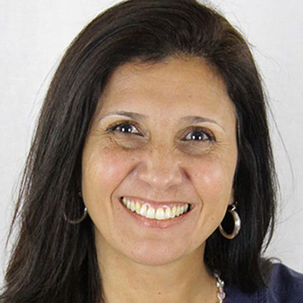 Dre Liliane Carvalho, Montréal Prosthodontist